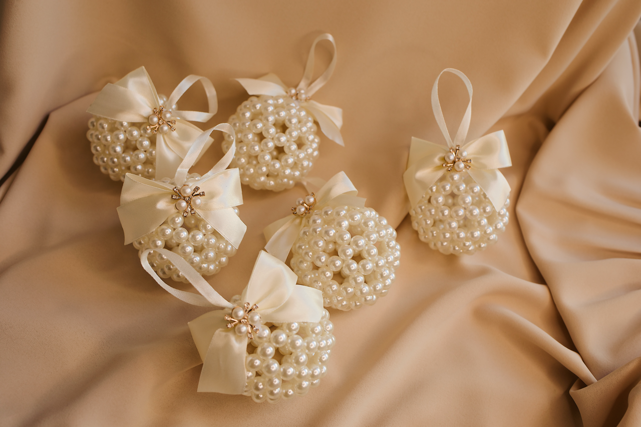 nan – handcrafted pearl ornament with silver details, gift‑ready by Rivolini.