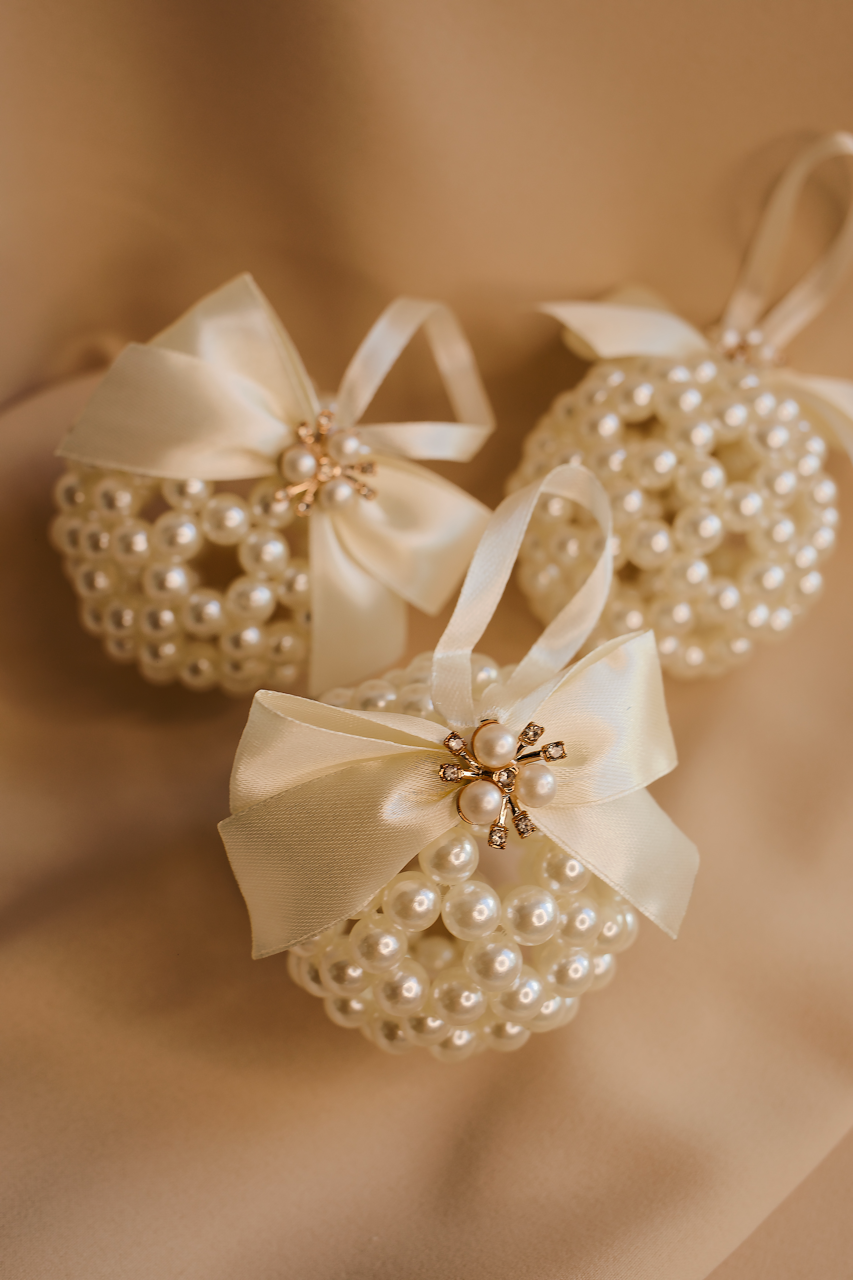 nan – handcrafted pearl ornament with silver details, gift‑ready by Rivolini.