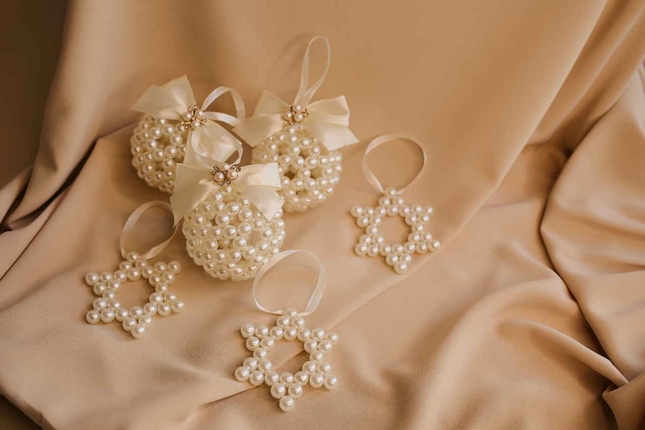 nan – handcrafted pearl ornament with silver details, gift‑ready by Rivolini.