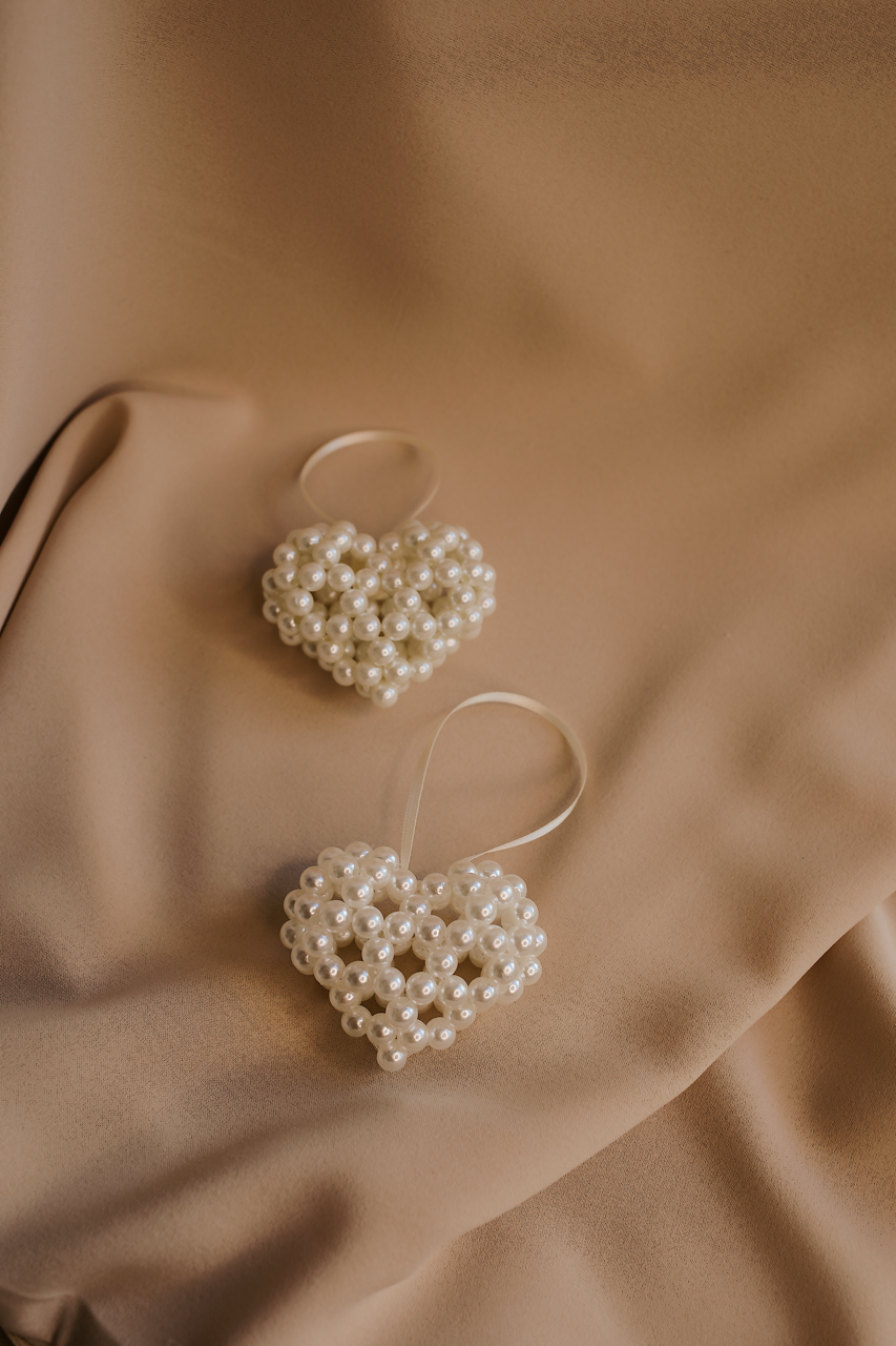 Eternal Love – handcrafted pearl ornament with silver details, gift‑ready by Rivolini.